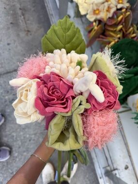 CJ Hendry Flower Shop Bouquet (10 flowers)